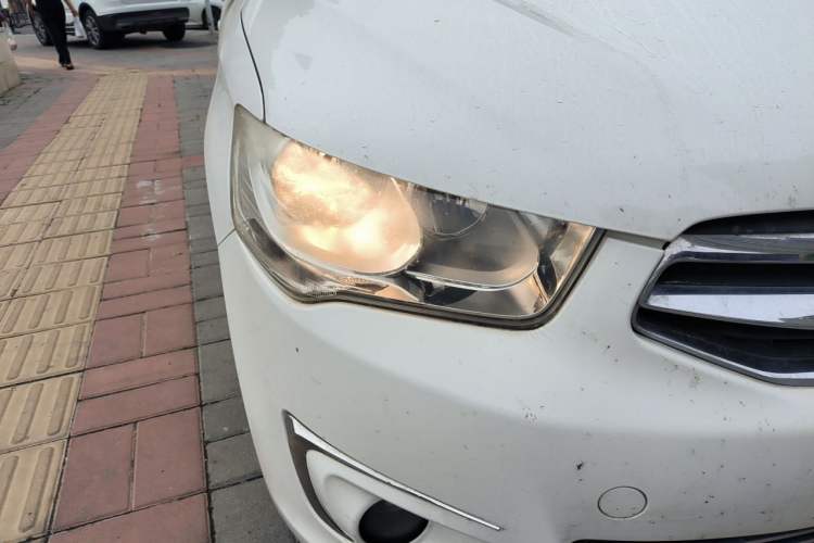 Used Citroen Elysee 2015 Zhishang Edition 1.6L Manual Fashion Model Right Front Headlight