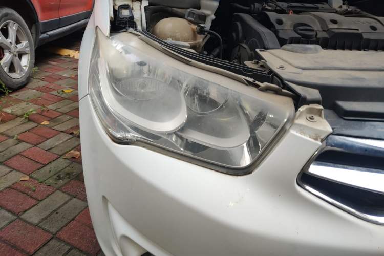 Used Citroen Elysee 2015 Zhishang Edition 1.6L Manual Fashion Model Right Front Headlight