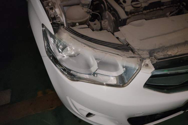 Used Citroen Elysee 2015 Zhishang Edition 1.6L Manual Fashion Model Right Front Headlight