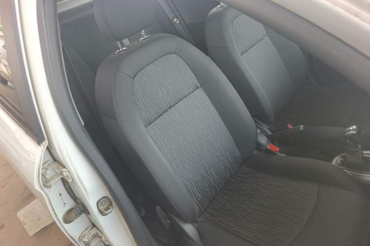 Used Citroen Elysee 2015 Zhishang Edition 1.6L Manual Fashion Model Right Front Seat