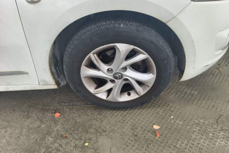 Used Citroen Elysee 2015 ZhiShang Edition 1.6L Manual Comfort Model Right Front Wheel Hub