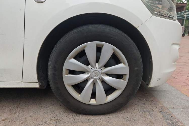 Used Citroen Elysee 2015 Zhishang Edition 1.6L Manual Fashion Model Right Front Wheel Hub