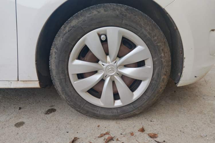 Used Citroen Elysee 2015 Zhishang Edition 1.6L Manual Fashion Model Right Front Wheel Hub