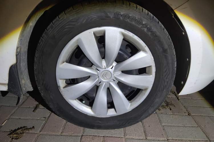 Used Citroen Elysee 2015 Zhishang Edition 1.6L Manual Fashion Model Right Front Wheel Hub