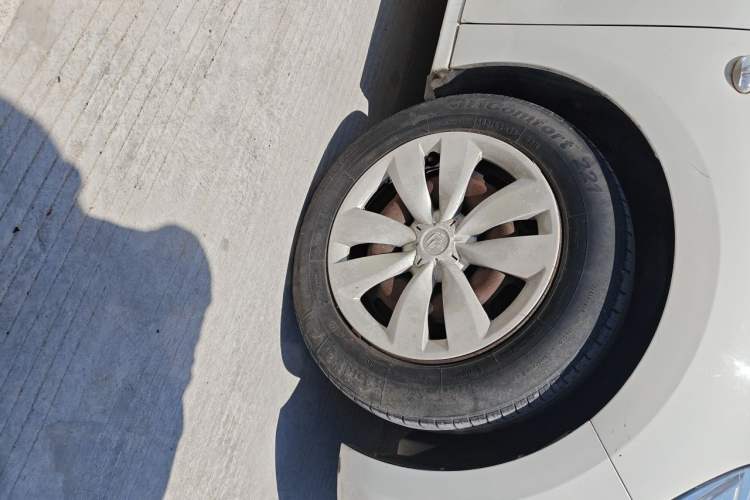 Used Citroen Elysee 2015 Zhishang Edition 1.6L Manual Fashion Model Right Front Wheel Hub