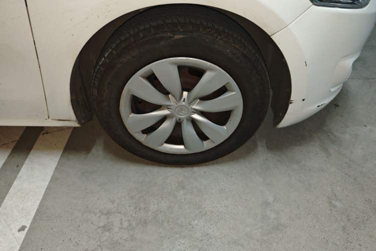 Used Citroen Elysee 2015 Zhishang Edition 1.6L Manual Fashion Model Right Front Wheel Hub