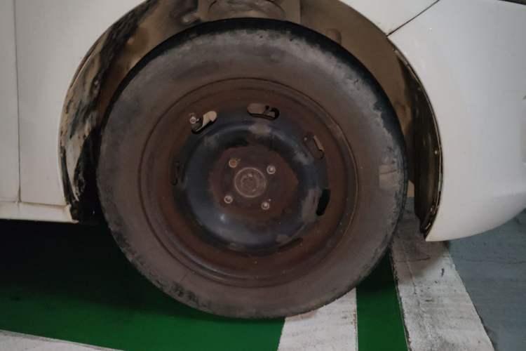Used Citroen Elysee 2015 Zhishang Edition 1.6L Manual Fashion Model Right Front Wheel Hub