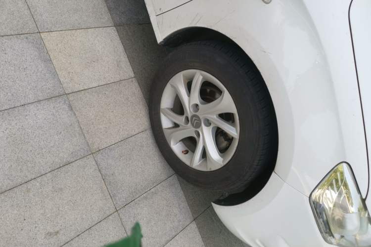 Used Citroen Elysee 2015 Zhishang Edition 1.6L Manual Fashion Model Right Front Wheel Hub