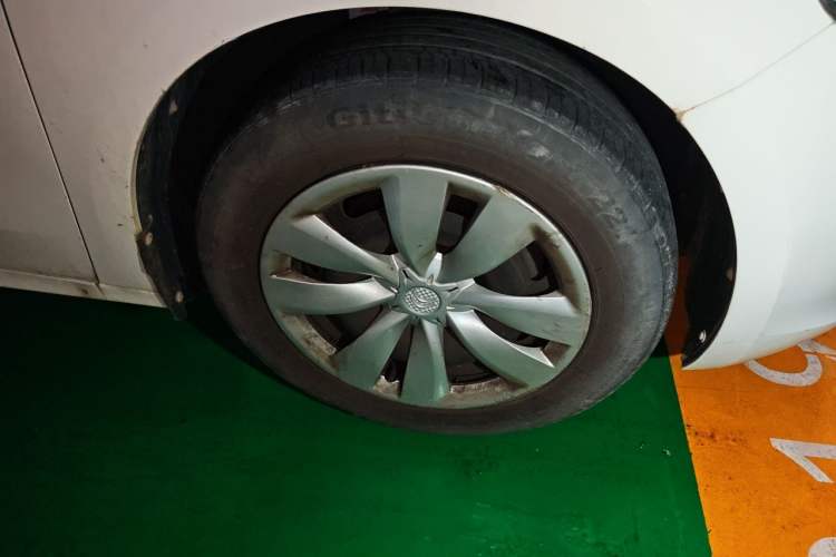 Used Citroen Elysee 2015 Zhishang Edition 1.6L Manual Fashion Model Right Front Wheel Hub