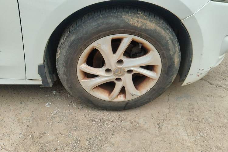 Used Citroen Elysee 2015 Zhishang Edition 1.6L Manual Fashion Model Right Front Wheel Hub