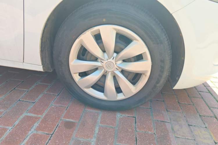 Used Citroen Elysee 2015 Qishang Edition 1.6L Automatic Fashion Model Right Front Wheel Hub