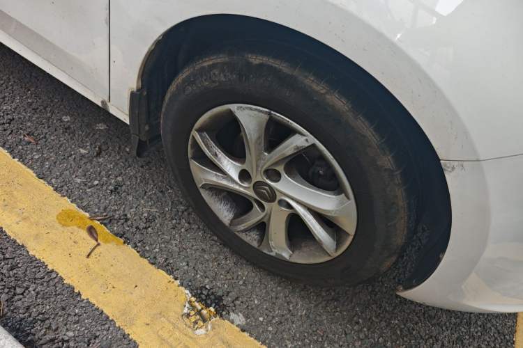 Used Citroen Elysee 2015 Zhishang Edition 1.6L Manual Fashion Model Right Front Wheel Hub