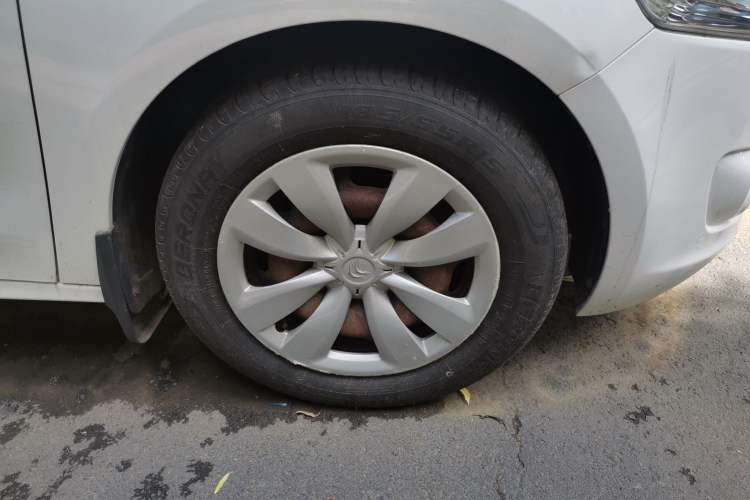 Used Citroen Elysee 2015 Zhishang Edition 1.6L Manual Fashion Model Right Front Wheel Hub