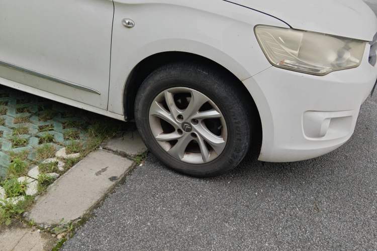 Used Citroen Elysee 2015 Zhishang Edition 1.6L Manual Fashion Model Right Front Wheel Hub