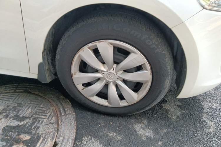 Used Citroen Elysee 2015 Qishang Edition 1.6L Automatic Fashion Model Right Front Wheel Hub