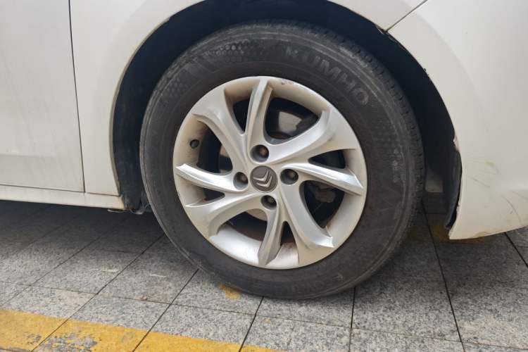 Used Citroen Elysee 2015 Zhishang Edition 1.6L Manual Fashion Model Right Front Wheel Hub