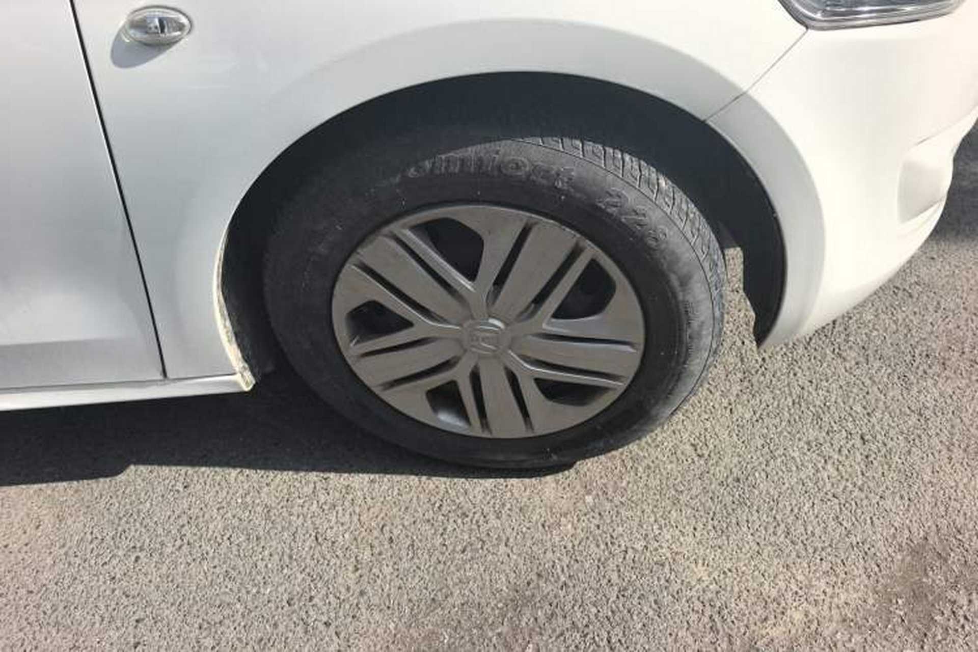 Used Citroen Elysee 2015 Qishang Edition 1.6L Automatic Fashion Model Right Front Wheel Hub