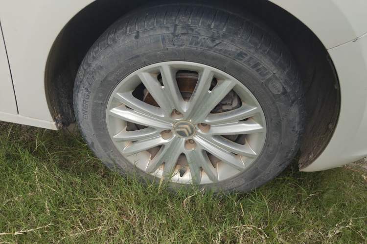 Used Citroen Elysee 2015 Zhishang Edition 1.6L Manual Fashion Model Right Front Wheel Hub