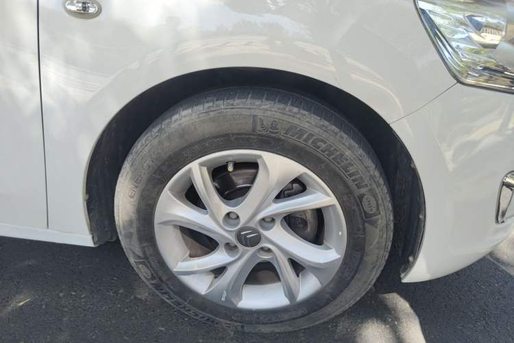 Used Citroen Elysee 2015 Zhishang Edition 1.6L Manual Fashion Model Right Front Wheel Hub