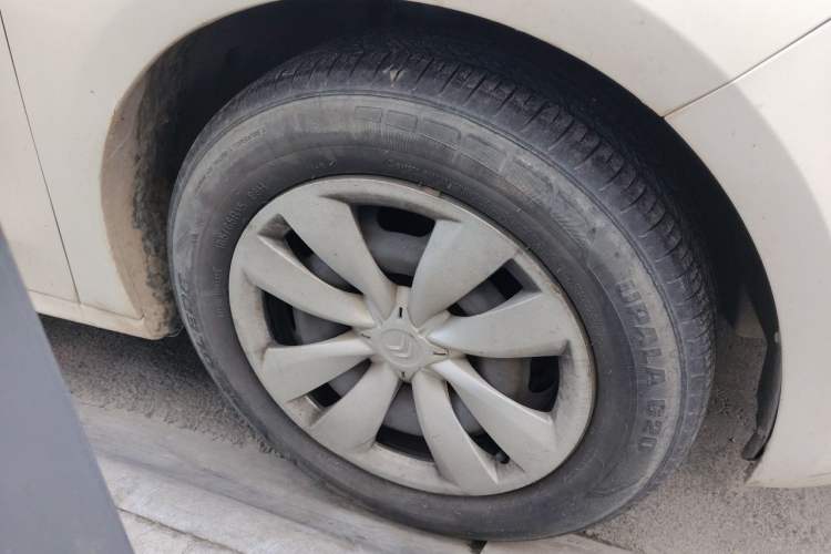 Used Citroen Elysee 2015 Zhishang Edition 1.6L Manual Fashion Model Right Front Wheel Hub