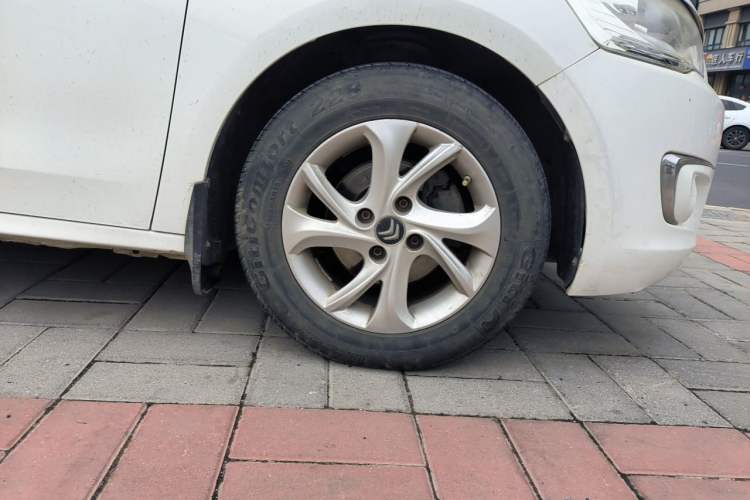 Used Citroen Elysee 2015 Zhishang Edition 1.6L Manual Fashion Model Right Front Wheel Hub