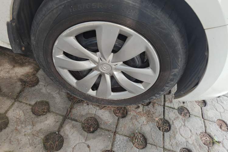 Used Citroen Elysee 2015 Zhishang Edition 1.6L Manual Fashion Model Right Front Wheel Hub