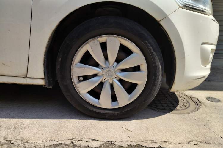 Used Citroen Elysee 2015 Zhishang Edition 1.6L Manual Fashion Model Right Front Wheel Hub