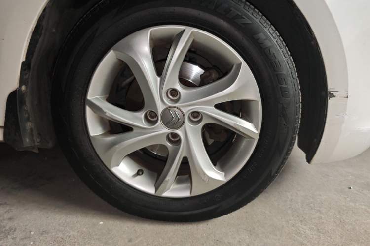 Used Citroen Elysee 2015 Qishang Edition 1.6L Automatic Fashion Model Right Front Wheel Hub