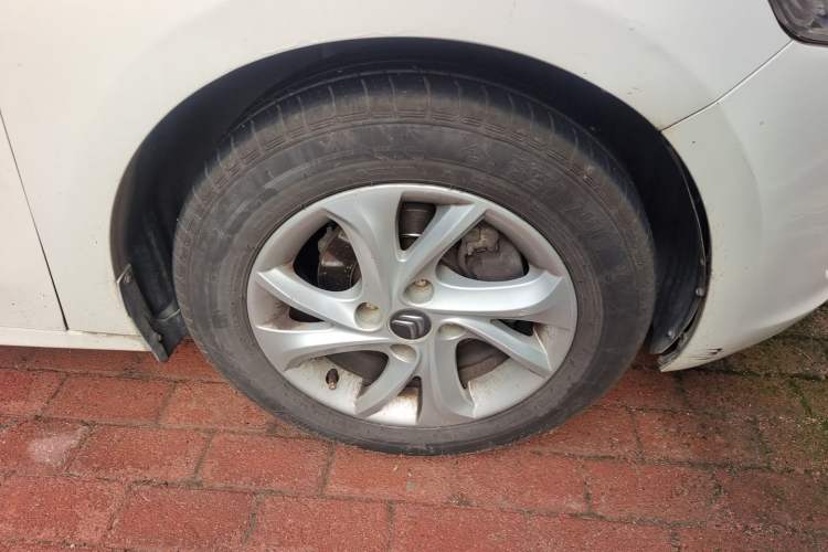 Used Citroen Elysee 2015 Zhishang Edition 1.6L Manual Fashion Model Right Front Wheel Hub