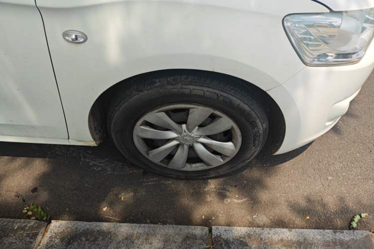 Used Citroen Elysee 2015 Zhishang Edition 1.6L Manual Fashion Model Right Front Wheel Hub