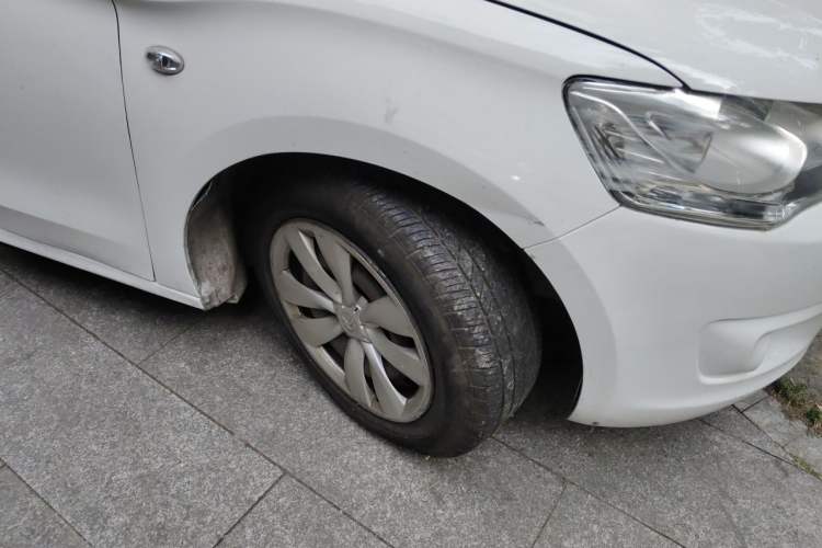 Used Citroen Elysee 2015 Zhishang Edition 1.6L Manual Fashion Model Right Front Wheel Hub
