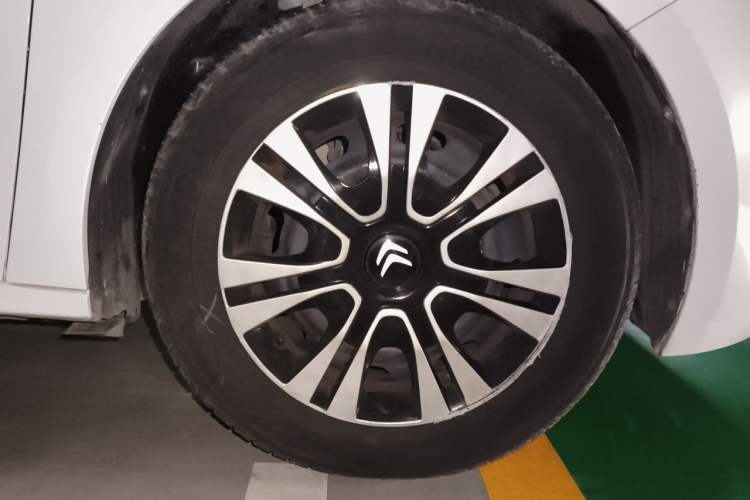 Used Citroen Elysee 2015 Qishang Edition 1.6L Automatic Fashion Model Right Front Wheel Hub