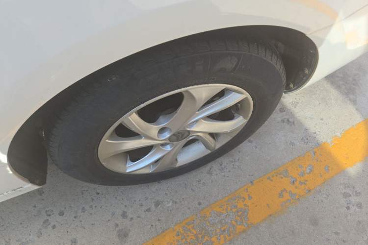 Used Citroen Elysee 2015 Zhishang Edition 1.6L Manual Fashion Model Right Front Wheel Hub