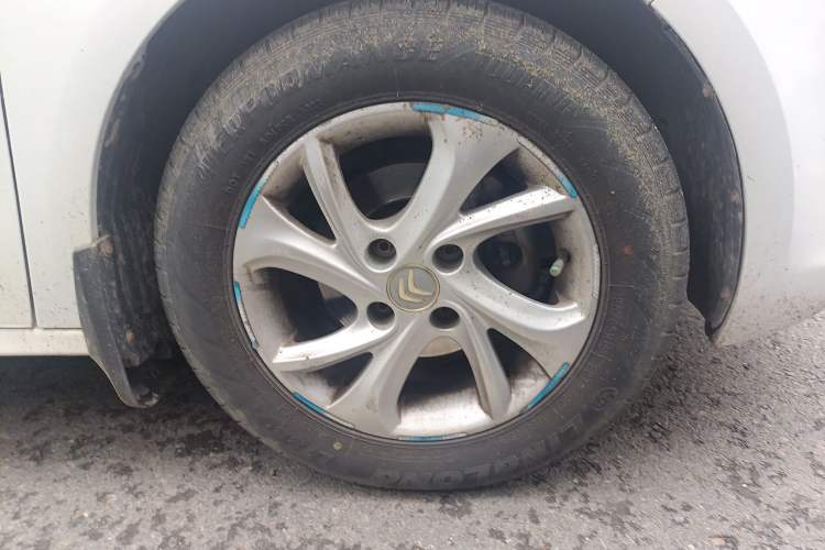 Used Citroen Elysee 2015 Zhishang Edition 1.6L Manual Fashion Model Right Front Wheel Hub