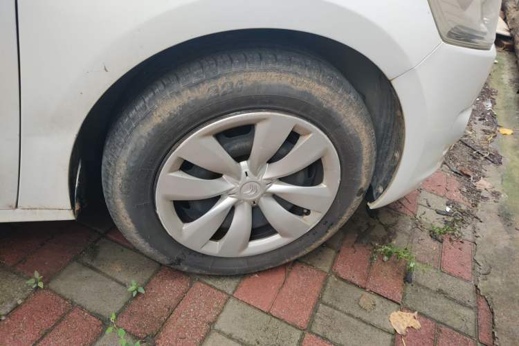 Used Citroen Elysee 2015 Zhishang Edition 1.6L Manual Fashion Model Right Front Wheel Hub