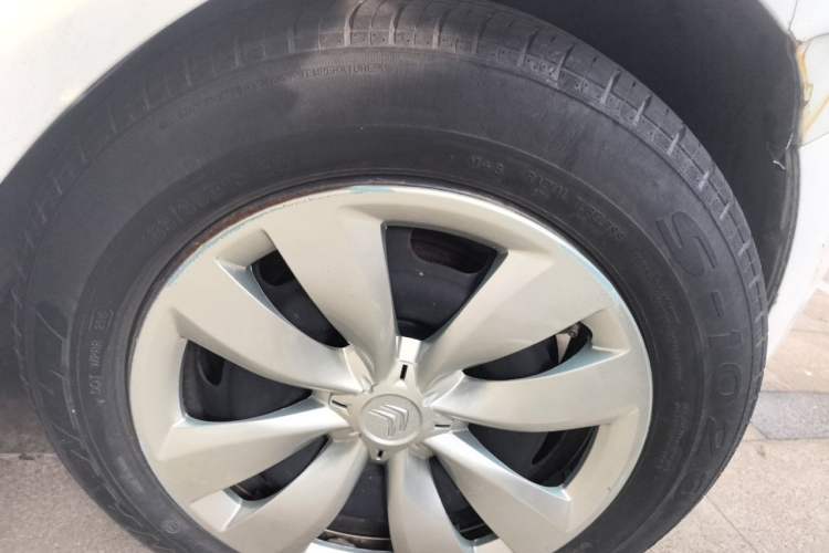 Used Citroen Elysee 2015 Qishang Edition 1.6L Automatic Fashion Model Right Front Wheel Hub