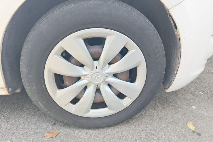 Used Citroen Elysee 2015 Zhishang Edition 1.6L Manual Fashion Model Right Front Wheel Hub