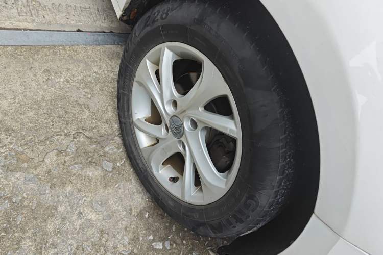 Used Citroen Elysee 2015 Zhishang Edition 1.6L Manual Fashion Model Right Front Wheel Hub