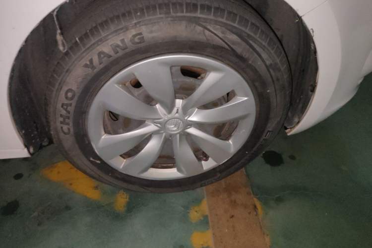 Used Citroen Elysee 2015 Zhishang Edition 1.6L Manual Fashion Model Right Front Wheel Hub