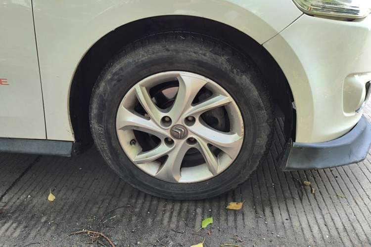 Used Citroen Elysee 2015 Zhishang Edition 1.6L Manual Fashion Model Right Front Wheel Hub
