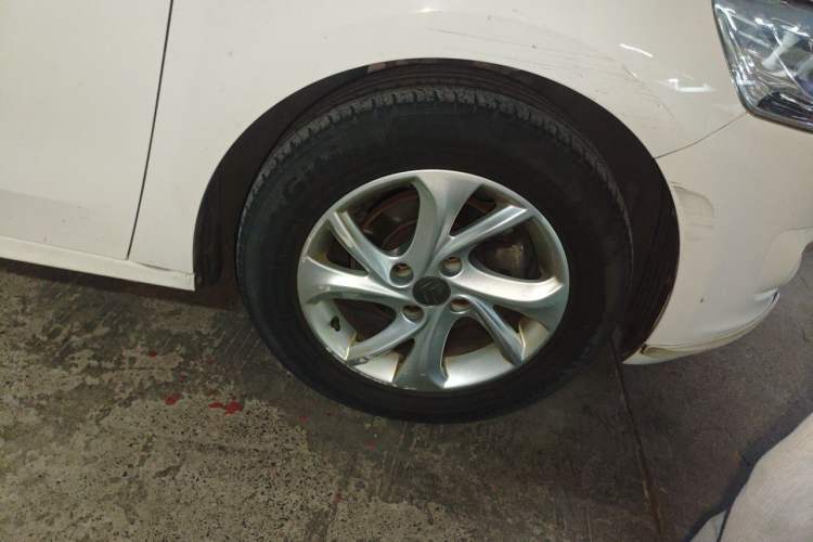 Used Citroen Elysee 2015 Qishang Edition 1.6L Automatic Fashion Model Right Front Wheel Hub