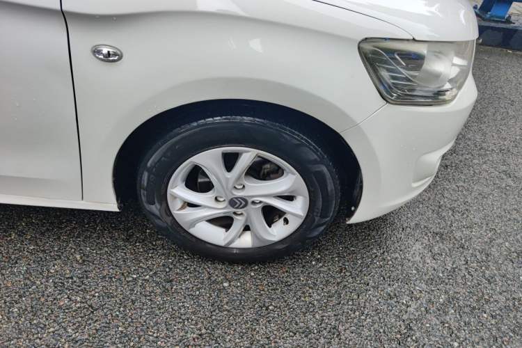 Used Citroen Elysee 2015 Zhishang Edition 1.6L Manual Fashion Model Right Front Wheel Hub