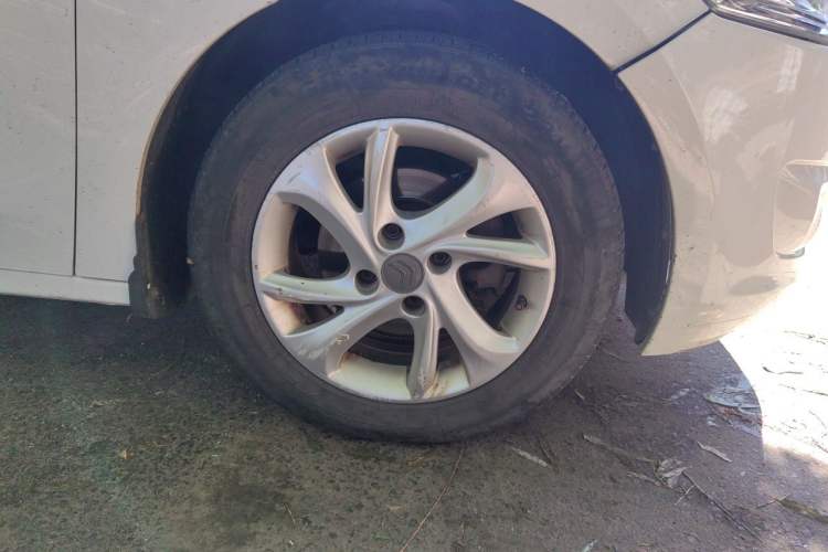 Used Citroen Elysee 2015 Qishang Edition 1.6L Automatic Fashion Model Right Front Wheel Hub