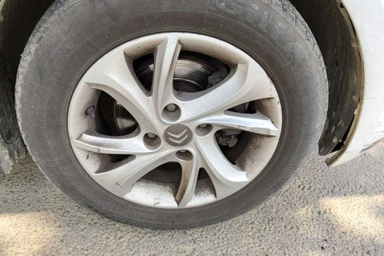 Used Citroen Elysee 2015 Zhishang Edition 1.6L Manual Fashion Model Right Front Wheel Hub