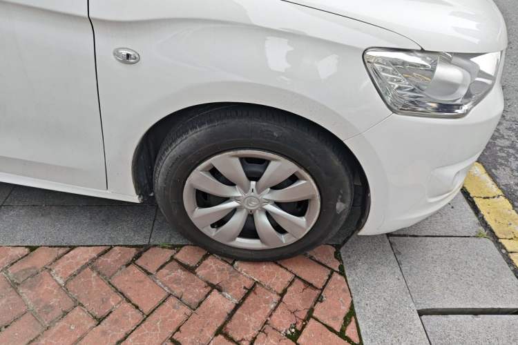 Used Citroen Elysee 2015 Zhishang Edition 1.6L Manual Fashion Model Right Front Wheel Hub