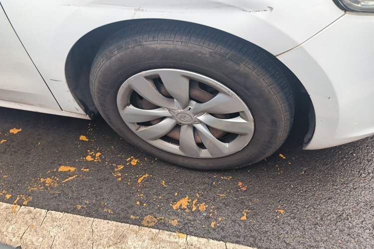 Used Citroen Elysee 2015 Zhishang Edition 1.6L Manual Fashion Model Right Front Wheel Hub