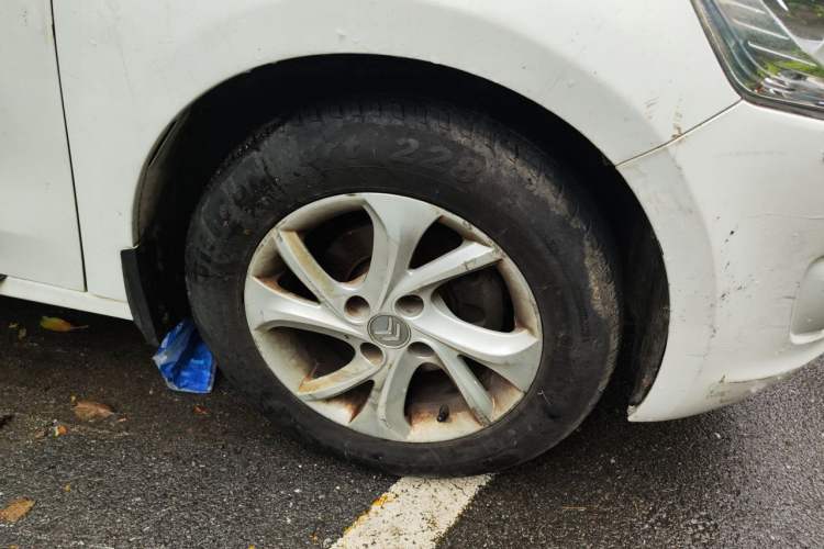 Used Citroen Elysee 2015 Zhishang Edition 1.6L Manual Fashion Model Right Front Wheel Hub