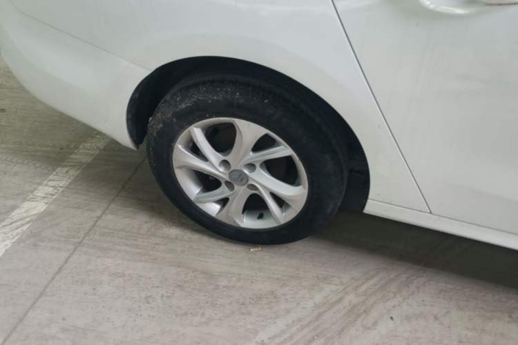 Used Citroen Elysee 2015 Zhishang Edition 1.6L Manual Fashion Model Right Rear Wheel Hub