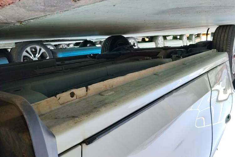 Used Citroen Elysee 2015 Zhishang Edition 1.6L Manual Fashion Model Right Side Sill