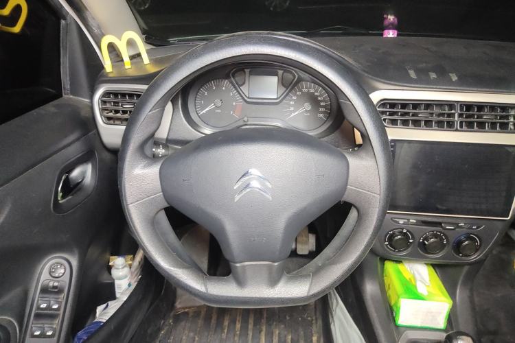 Used Citroen Elysee 2015 Zhishang Edition 1.6L Manual Fashion Model Steering Wheel